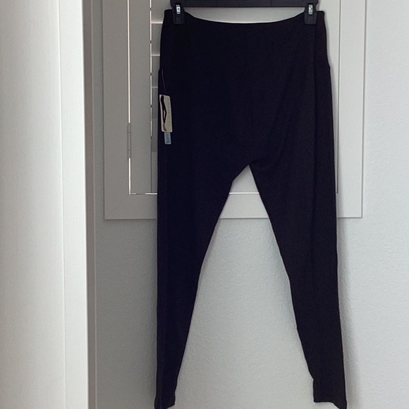 NWT Black Soft Plus Size Leggings, Size 1X, NWT - Picture 5 of 9